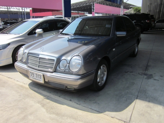 BENZ E230 สภาพดี รถสวยพร้อมใช้
