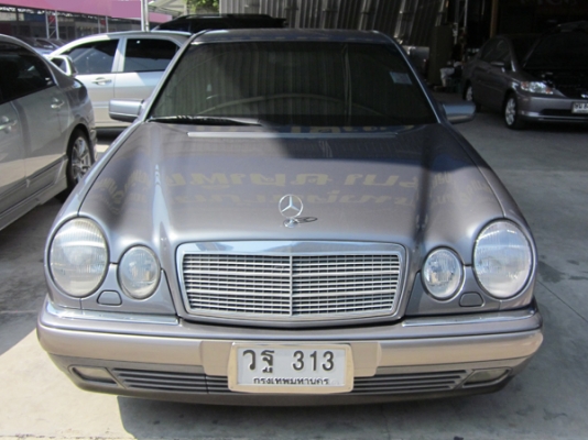 BENZ E230 สภาพดี รถสวยพร้อมใช้ BENZ E230 สภาพดี รถสวยพร้อมใช้