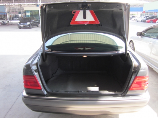 BENZ E230 สภาพดี รถสวยพร้อมใช้ BENZ E230 สภาพดี รถสวยพร้อมใช้