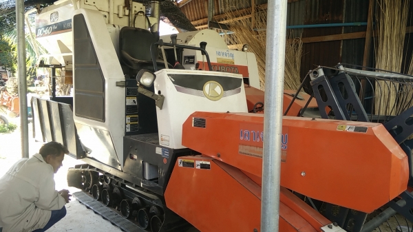 ขายรถเกี่ยวข้าว DC 60 plus ปี53ราคา 319,000  บาท