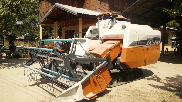 ขายรถเกี่ยวข้าว DC 60 plus ปี53ราคา 319,000  บาท