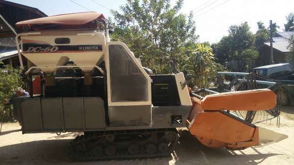 ขายรถเกี่ยวข้าว DC 60 plus ปี53ราคา 319,000  บาท