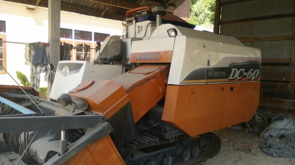 ขายรถเกี่ยวข้าว DC 60 plus ปี53ราคา 319,000  บาท