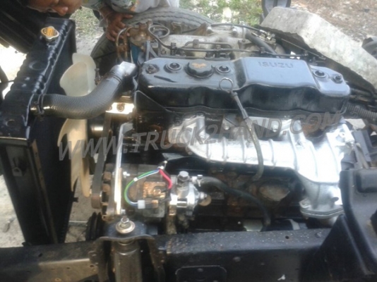 รถบรรทุก 6 ล้อ หัวลาก ISUZU