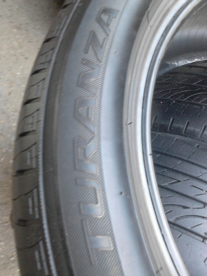 215/50R17 BRIDGESTONETURANZA GR-90 ปี2012 มี 3 เส้น TEL.081-427-3941 215/50R17 BRIDGESTONETURANZA GR-90 ปี2012 มี 3 เส้น TEL.081-427-3941