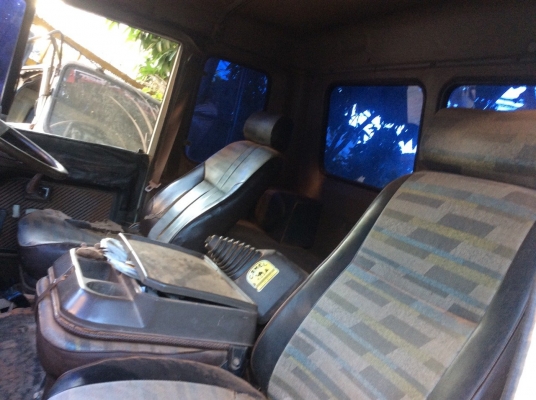 หัวเก๋ง HINO F18 อุปกรณ์ กันชน หน้ากระจัง ครบ ขาย38,000 บาท