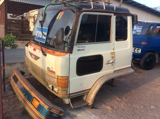 หัวเก๋ง HINO F18 อุปกรณ์ กันชน หน้ากระจัง ครบ ขาย38,000 บาท