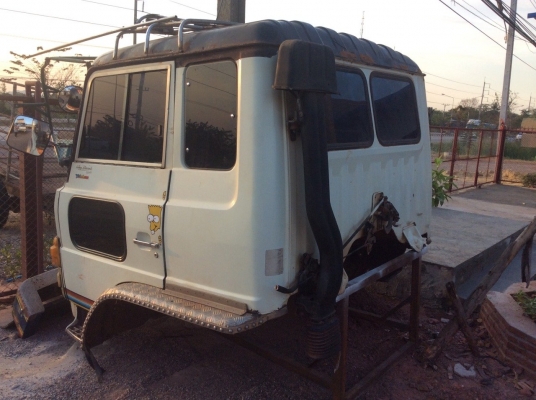 หัวเก๋ง HINO F18 อุปกรณ์ กันชน หน้ากระจัง ครบ ขาย38,000 บาท