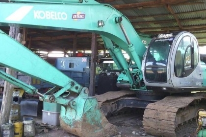 KOBELCO MARK V SUPER SK 200 บอดี้สวยจัด ไฟฟ้าเต็ม หน้าจอครบ แอร์เย็น ภายนอกบูมอาร์มสวยไม่มีปะไม่มีดาม ช่วงล่างเต็มดีประมาณ 80\% พร้อมทำงานได้เลย เอกสารครบ ราคาต่อรองเงินดาวน์ได้ครับ