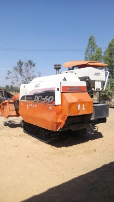 ขายรถเกี่ยวข้าวKUBOTA DC60 ปี52 เครื่องดี ช่วงล่างดี ทำงานขยัน เกี่ยวเร็ว  สภาพพร้อมใช้งาน สนใจโทร 090-8588220คุณนะ ID:narong498 หรือ www.truck.in.th/498 หรือfb:ณรงค์ ซื้อขายรถมือสอง (เว็บไซต์ส่วนตัว)