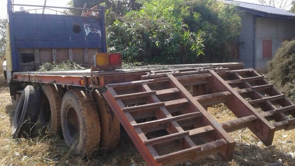 ISUZU TX 145 HP 6BB1 รถหัวยาวสิบล้อเพลาเดียว เทรลเลอร์ท้ายลาดขึ้นรถแบ็คโฮร PC 120,PC 150 ได้เลยไม่มีปัญหาครับ เครื่องแรงดีไม่เยิ้ม ลงเล่มครบพร้อม ภายในเก๋งคอนโซลครบไม่ผุ พวงมาลัยธรรมดา ช่วงล่างดีคัชซีไม่ผุ ยางสภาพดี 60\% เอกสารเล่มทะเบียนครบ ราคาต่อรองได้