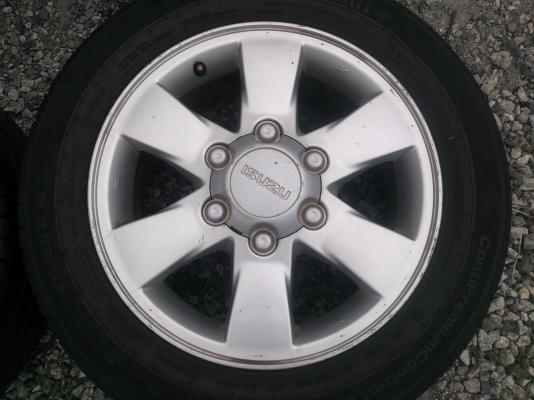 ขายแม็กISUZUพร้อมยางบริดสโตน 215/70R16 ยางสัปดาห์ที่53ปี12  สวยๆจำนวน 1  ชุด