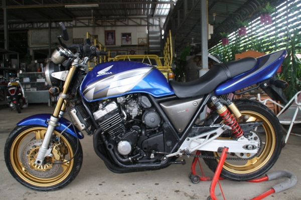 ขาย CB 400 ปี 97 อินวอย สรรพสามิตแท้  ท้ายแต่ง แกนโช้คทอง แต่งมาครบ 65000