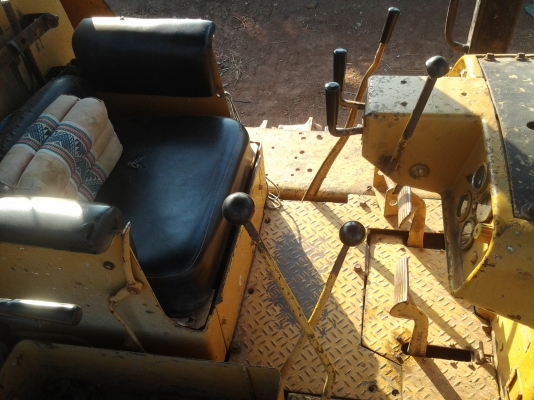 ขาย แทรกเตอร์ CAT D6C