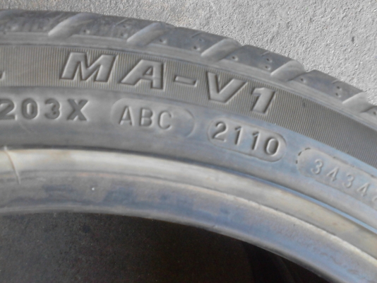 205/45R17 MAXXIS MA-V1 มี 2 เส้น TEL.081-427-3941 205/45R17 MAXXIS MA-V1 มี 2 เส้น TEL.081-427-3941