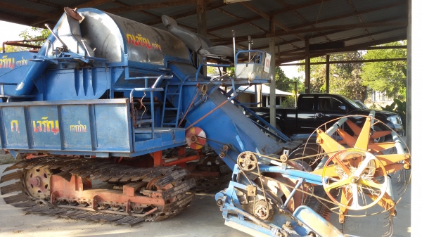 ขายรถเกี่ยวข้าวรองกระสอบพรกินรี