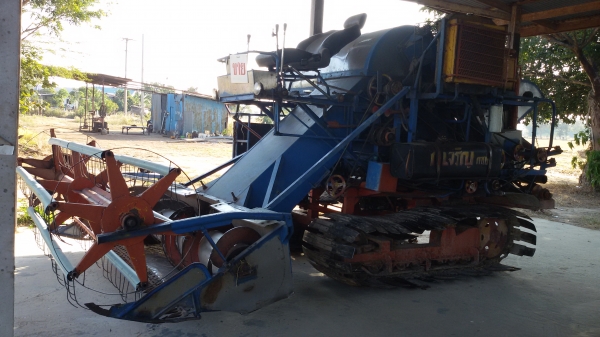 ขายรถเกี่ยวข้าวรองกระสอบพรกินรี