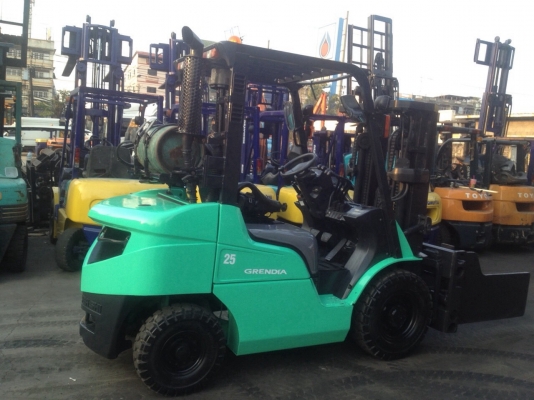 รถยกมิตซูบิชิ น้ำหนักยก 2.5 ตัน เสาสูง 4.30 เมตร เข้าตู้ ติดงาหนีบตรงเครื่องยนต์ เบนซินตืดแก๊สเรียบร้อย