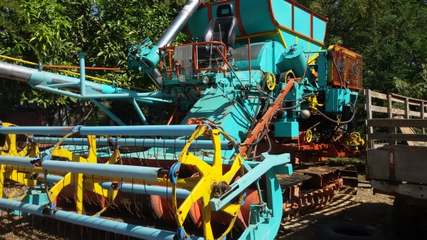 ขายรถเกี่ยวข้าวอุ้ม350000บาทด่วน