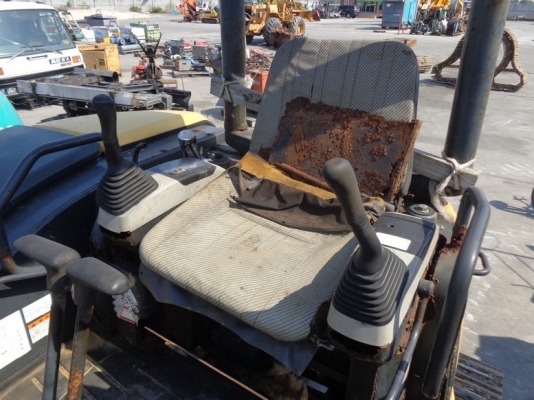 ขายรถขุด KOMATSU PC40 MR-2 ตัวใหม่ล่าสุด ปี2004 ขายรถขุด KOMATSU PC40 MR-2 ตัวใหม่ล่าสุด ปี2004