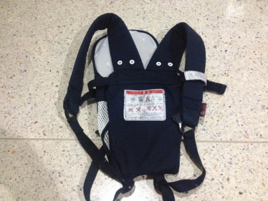 เป้อุ้มเด็ก COMBI มือสองมาตราฐานญี่ปุ่นสภาพดีราคารวมส่ง