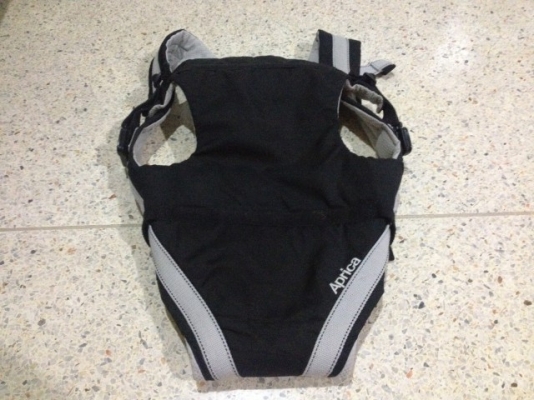 เป้อุ้มเด็ก APRICA มือสองมาตราฐานญี่ปุ่นสภาพดีราคารวมส่ง