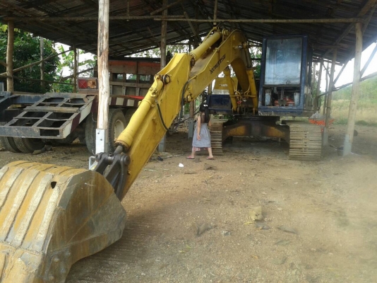 ขายแพคคู่ไม่แยกขาย แบคโฮ KOMATSU PC100-3 กับ เทนเลอร์หัวยาว 2 เพลา เครื่อง EH700 168 แรงม้า ช่วงล่าง FUSO ทะเบียนพร้อมโอนครับ