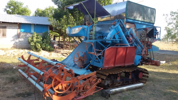 ขายรถเกี่ยวข้าวเกษตรพัฒนาอุ้มราคา290000บาท