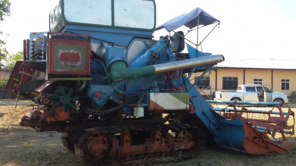 ขายรถเกี่ยวข้าวเกษตรพัฒนาอุ้มราคา290000บาท