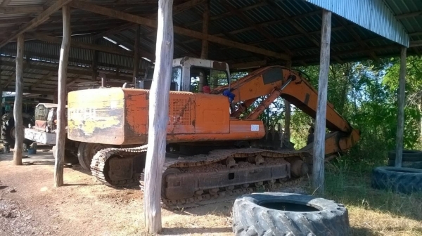 ขายแพคคู่ไม่แยกขายนะครับ เอกสารสัญญาซื้อขายทั้ง 2 คัน แบคโฮ HITACHI EX200-2 กับเทนเลอร์เรียล เครื่อง 185 แรงม้า  เพาวเวอร์ เบรคลมดัน ราคาต่อรองได้ครับ