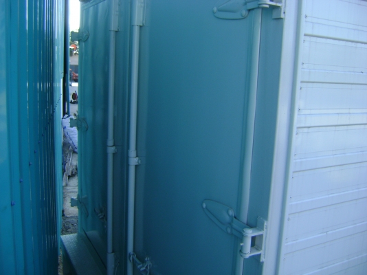 ตู้แห้ง  ยาว 5.60 เมตร กว้าง 2.20 เมตร ราคา 35,000 บาท