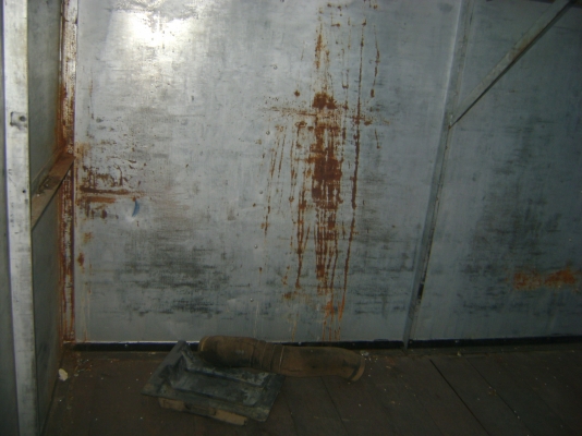 ตู้แห้ง  ยาว 5.60 เมตร กว้าง 2.20 เมตร ราคา 35,000 บาท