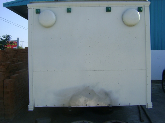 ตู้แห้ง  ยาว 5.60 เมตร กว้าง 2.20 เมตร ราคา 35,000 บาท