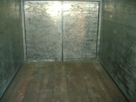 ตู้แห้ง  ยาว 5.60 เมตร กว้าง 2.20 เมตร ราคา 35,000 บาท