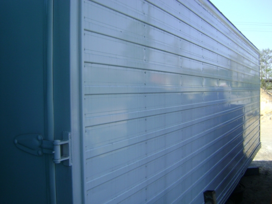 ตู้แห้ง  ยาว 5.60 เมตร กว้าง 2.20 เมตร ราคา 35,000 บาท