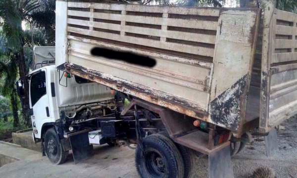 ขายรถ6ล้อดั้มพ์ ISUZU ELF NPR เครื่อง 150 แรงม้า ปี 51 วิ่ง 1xx,xxx ก.ม.สนใจโทร 081-970-1072