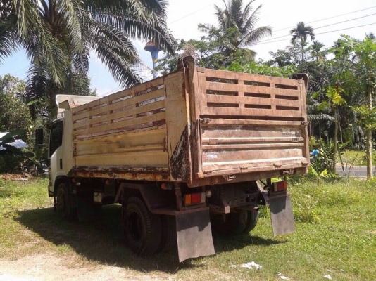 รถอีซูซุ  6  ล้อดั้ม 150 แรงม้า. ปี 52  สนใจติดต่อ 081 - 6079515