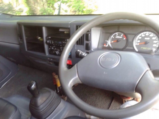 รถอีซูซุ  6  ล้อดั้ม 150 แรงม้า. ปี 52  สนใจติดต่อ 081 - 6079515