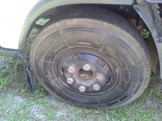 รถอีซูซุ  6  ล้อดั้ม 150 แรงม้า. ปี 52  สนใจติดต่อ 081 - 6079515