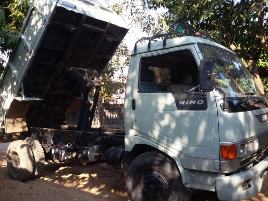 ((ร้านรุ่งโรจน์ 082-1057078)ขายดั้ม HINO ซุปเปอร์เสี่ยแท้ 120 แรงม้า(ลูกค้ายโสธรมารับรถกลับบ้านเรียบร้อยแล้ว)(รถห้างแท้ )ราคาถูกๆ เกียร์สั้นแท้  สวยมากๆ ตัวจริงสวยกว่ารูปเยอะ ดั้มใหญ่ยิงหน้า6ตัน เครื่องแน่น แห้ง แรงดีสุดๆ(ไม่มีไอ) ร