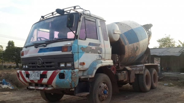 ขายด่วนสิบล้อโม่ปูนNISSAN CW431Hเครื่อง290แรงสภาพใช้งานอยู่ ราคาเบาๆโทร0843923995