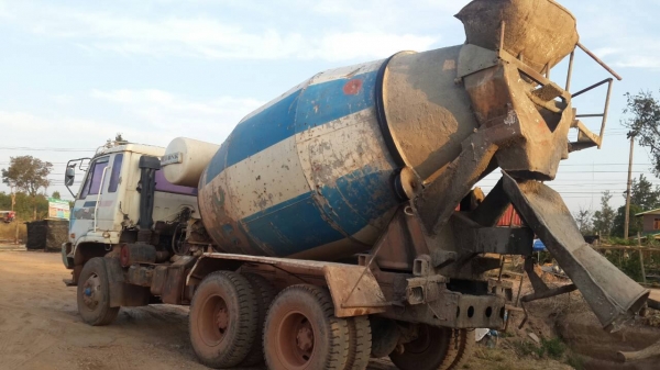 ขายด่วนสิบล้อโม่ปูนNISSAN CW431Hเครื่อง290แรงสภาพใช้งานอยู่ ราคาเบาๆโทร0843923995