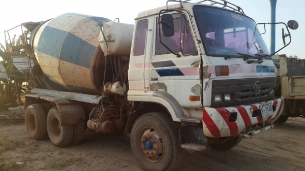 ขายด่วนสิบล้อโม่ปูนNISSAN CW431Hเครื่อง290แรงสภาพใช้งานอยู่ ราคาเบาๆโทร0843923995