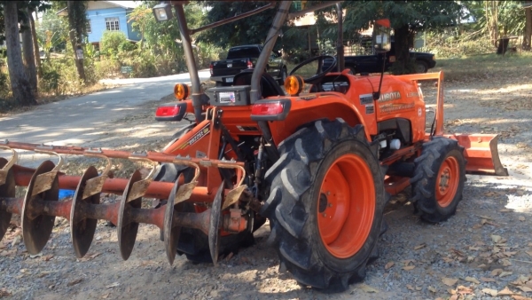 รถไถ KUBOTA L3608 มีภาพวีดีโอ อายุการใช้งาน 1988 ชั่วโมง พร้อมอุปกรณ์ 3 รายการ ผานดันหน้า โรตารี ผาน 6 เครื่ิองดี ราคา315,000 บาท รถสวยสภาพ 90\% พร้อมใช้งานรถสวยสภาพเดิมๆ สนใจติดต่อ คุณชัยยา สตึก โทร 081-9972972 089-9451778