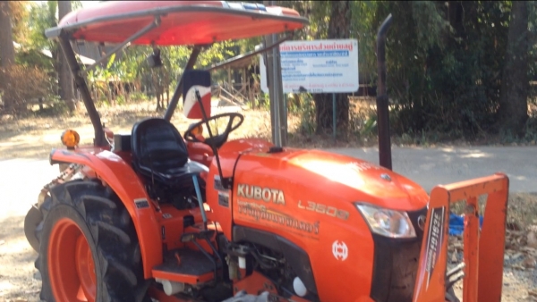 รถไถ KUBOTA L3608 มีภาพวีดีโอ อายุการใช้งาน 1988 ชั่วโมง พร้อมอุปกรณ์ 3 รายการ ผานดันหน้า โรตารี ผาน