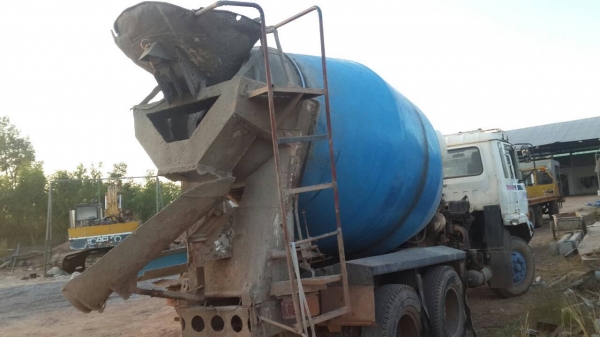 ขายด่วนรถโม่ปูนสิบล้อNISSAN CW431H เครื่อง 290 แรง ราคาเบาๆ0843923995