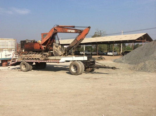 รถแบคโฮ Hitachi พร้อมเทรลเลอร์