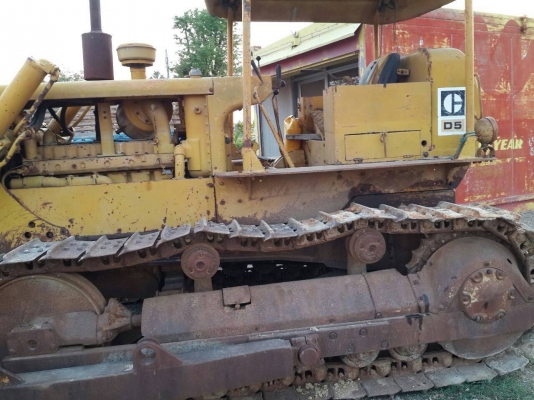 ขายแทรกเตอร์D5  สภาพสวยพร้อมใช้ ราคาต่อรองได้ ติดต่อได้ที่คุณ อ๊อฟ พิจิตร 086-737-9991