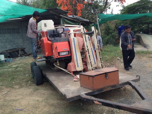 รถเกี่ยวข้าวคูโบต้า RX 1550 ราคา 58,000 บาท รถสภาพสวยพร้อมใช้งาน สนใจติดต่อ คูณ ชัยยา สตึก โทร 044-666729. 089-8451778 0819972972