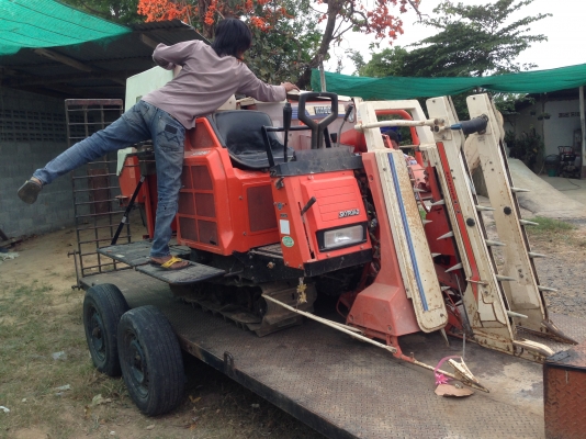 รถเกี่ยวข้าวคูโบต้า RX 1550 ราคา 58,000 บาท รถสภาพสวยพร้อมใช้งาน สนใจติดต่อ คูณ ชัยยา สตึก โทร 044-666729. 089-8451778 0819972972